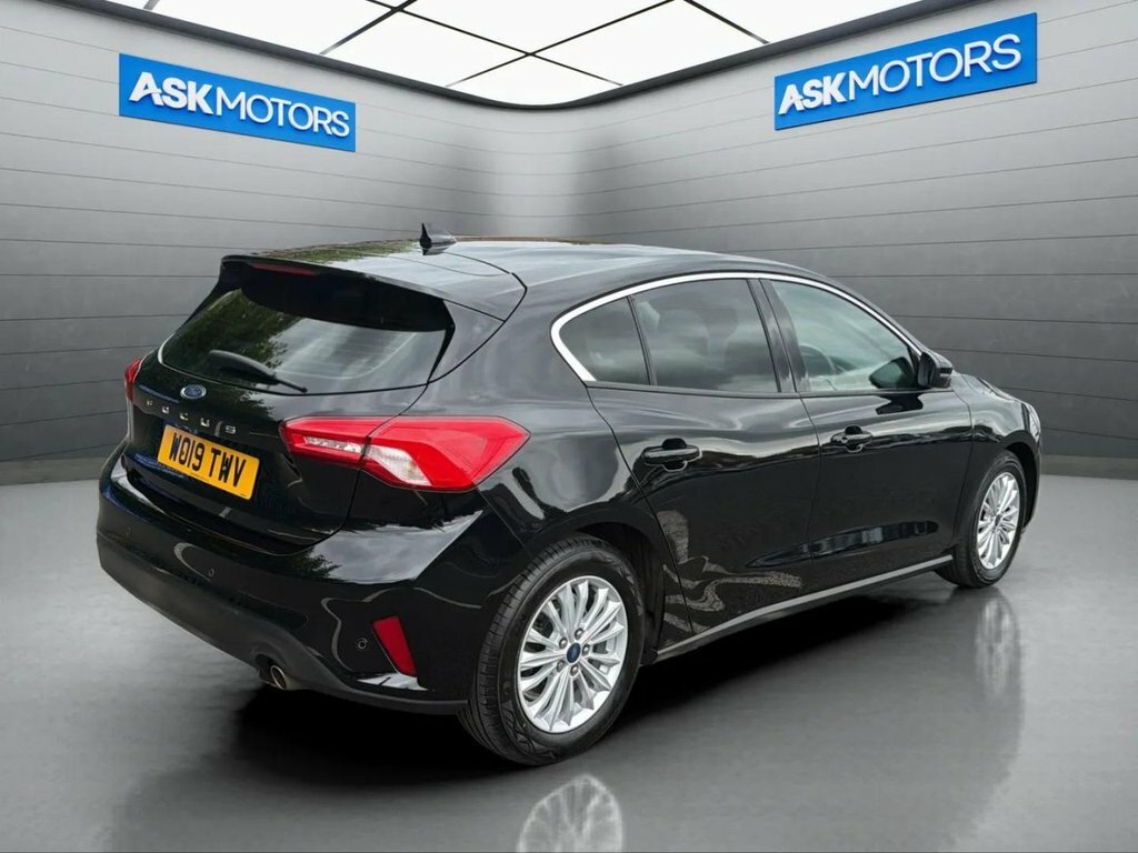 Ford Focus 1L Titanium WO19TWV Black #4