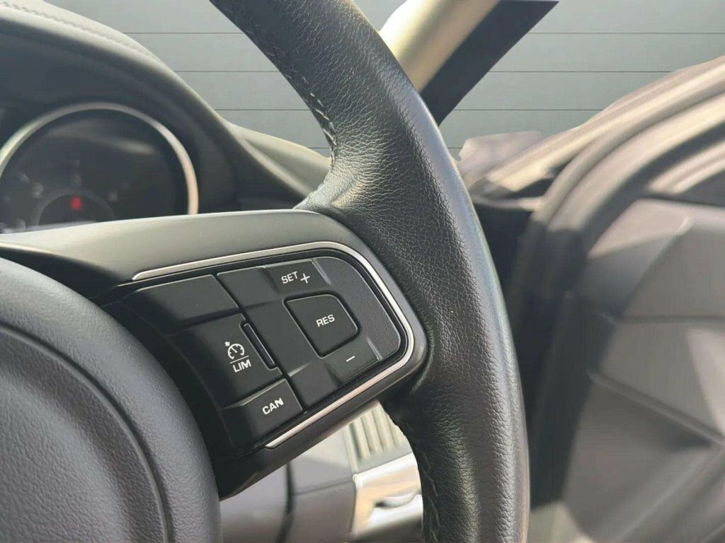 Jaguar E-Pace 2L S Black #5