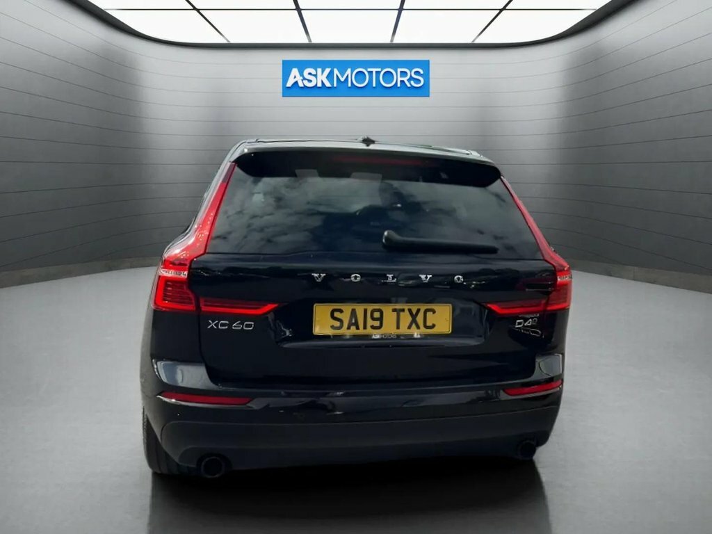 Volvo XC60 2L Momentum Pro Black #6