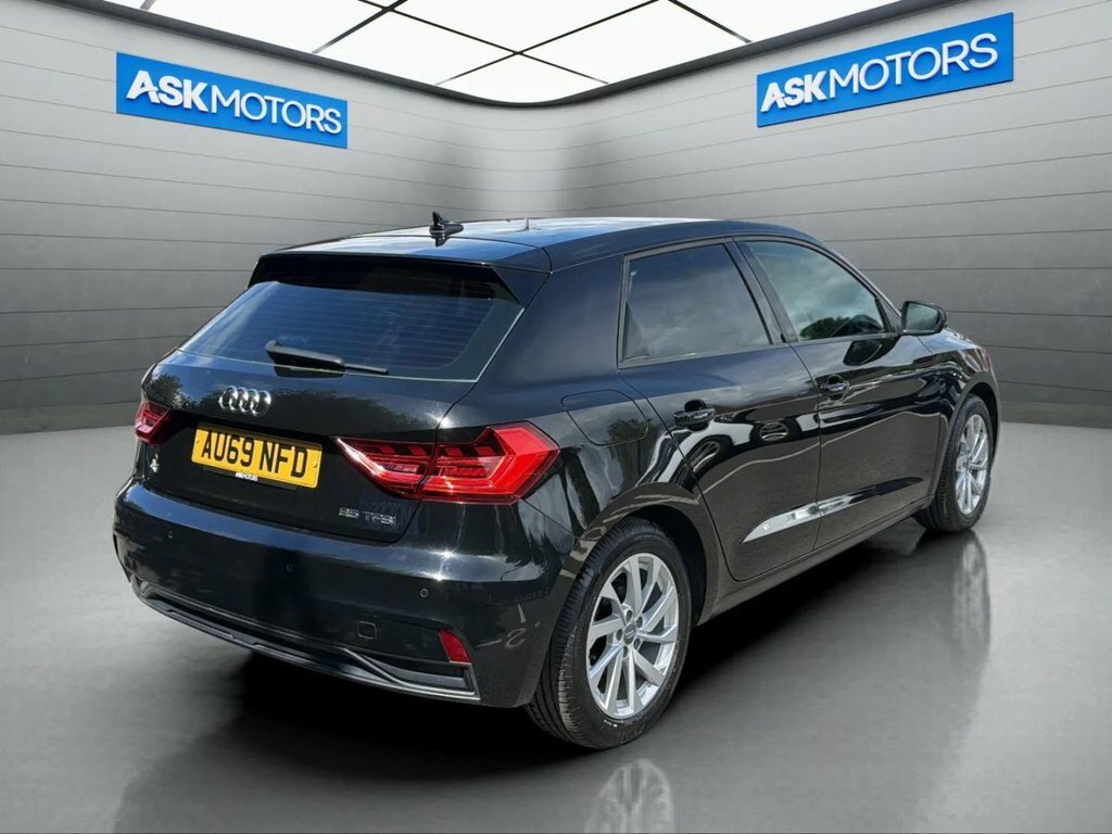 Audi A1 1L Sport Black #5