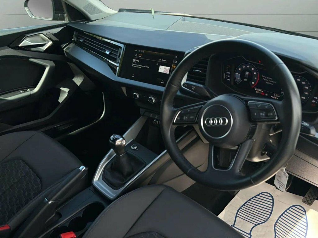Audi A1 1L Sport Black #2