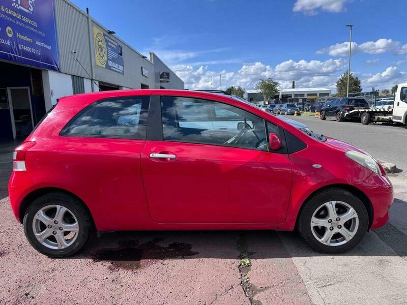Toyota Yaris 1.0 Vvt-i Tr Euro Red #2