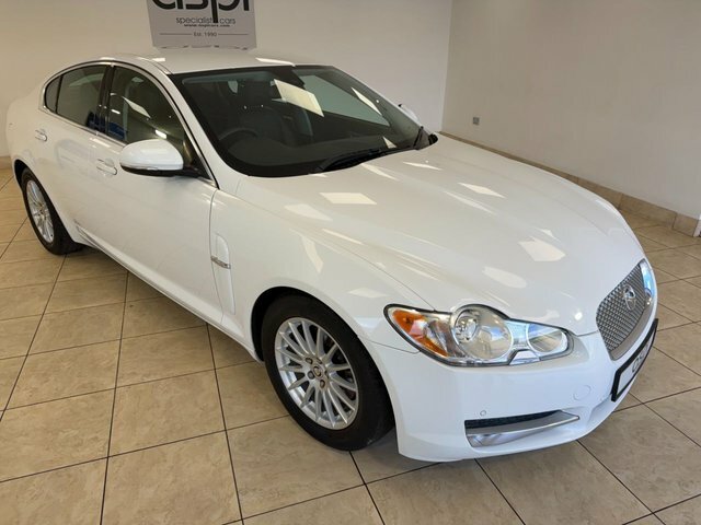 Jaguar XF V6 Luxury Saloon White #3