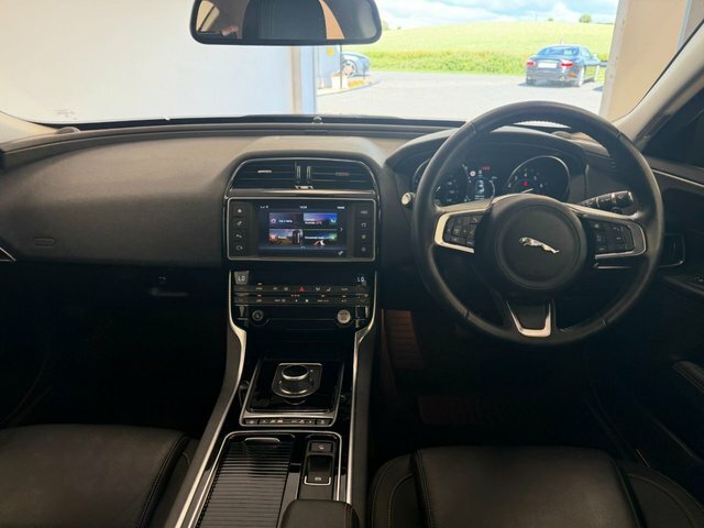 Jaguar XE Prestige Saloon Red #2