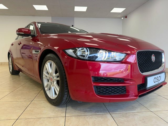 Jaguar XE Prestige Saloon Red #6