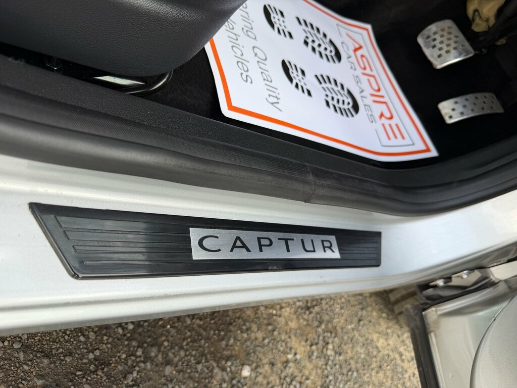 Renault Captur 1.5 Dci 110 Signature Nav Red #25