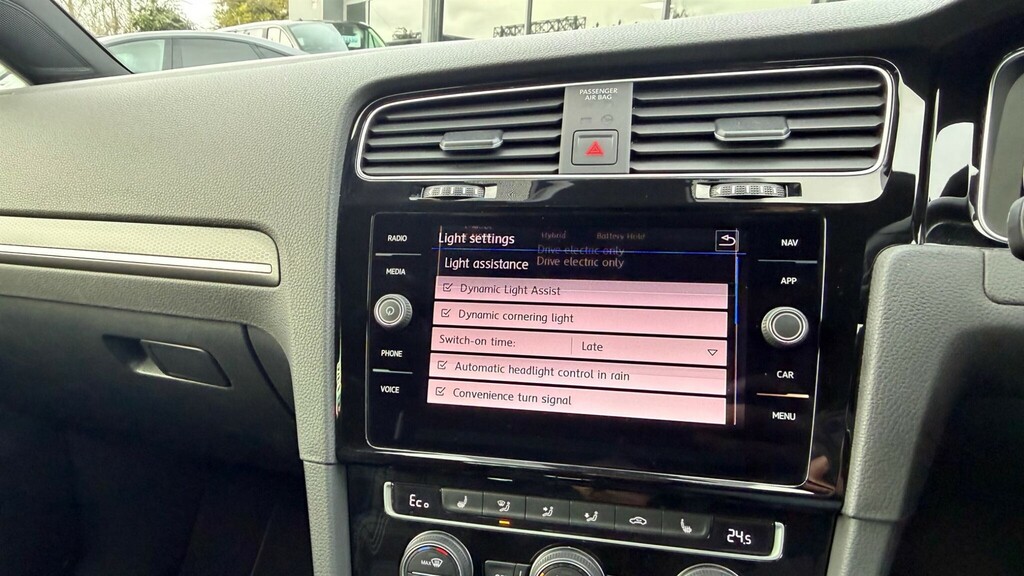 Volkswagen e-Golf E-golf 135 Bhp White #24