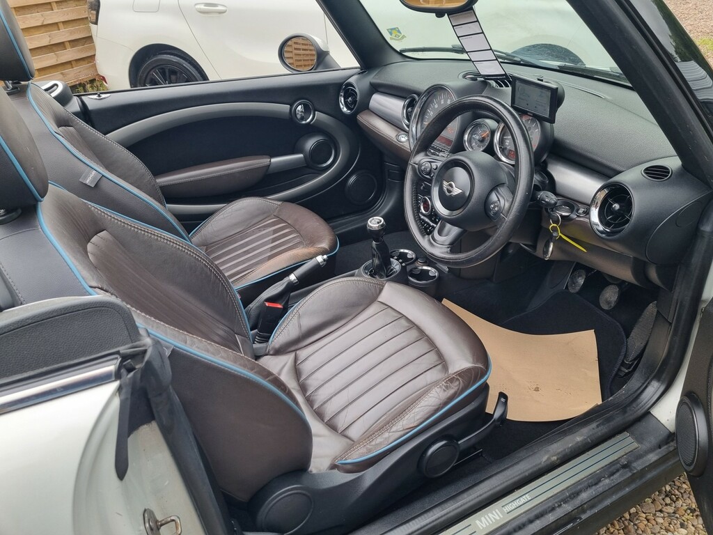 Mini Convertible Cooper D Convertible White #11