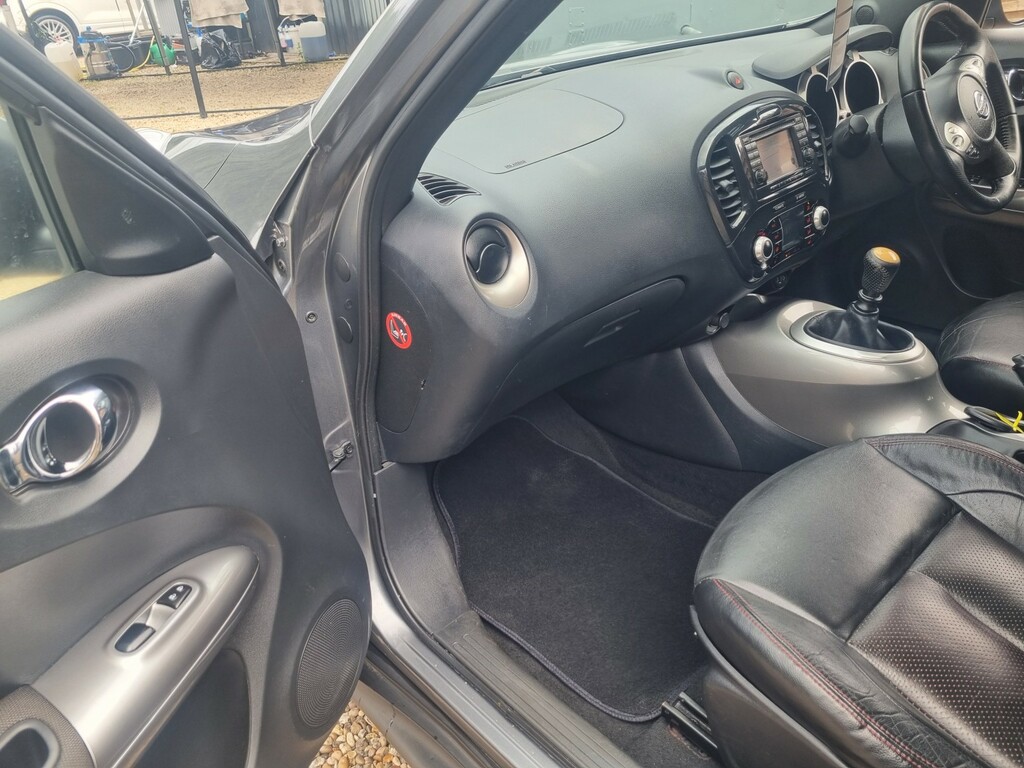 Nissan Juke  White #28