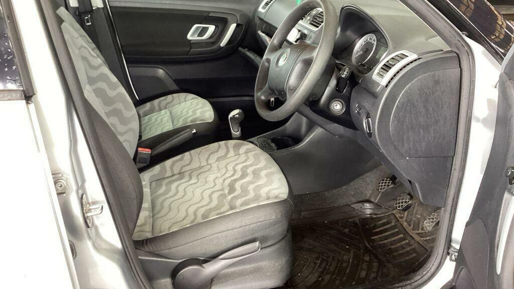 Skoda Fabia 1.4 Level 2 16V 85 Bhp Red #8