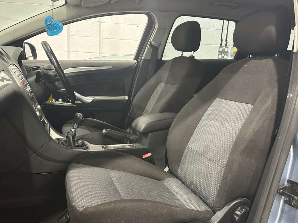 Ford Mondeo Zetec 161 Blue #9