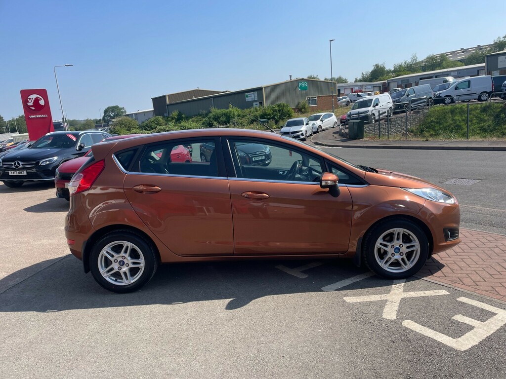 Ford Fiesta Hatchback Red #4