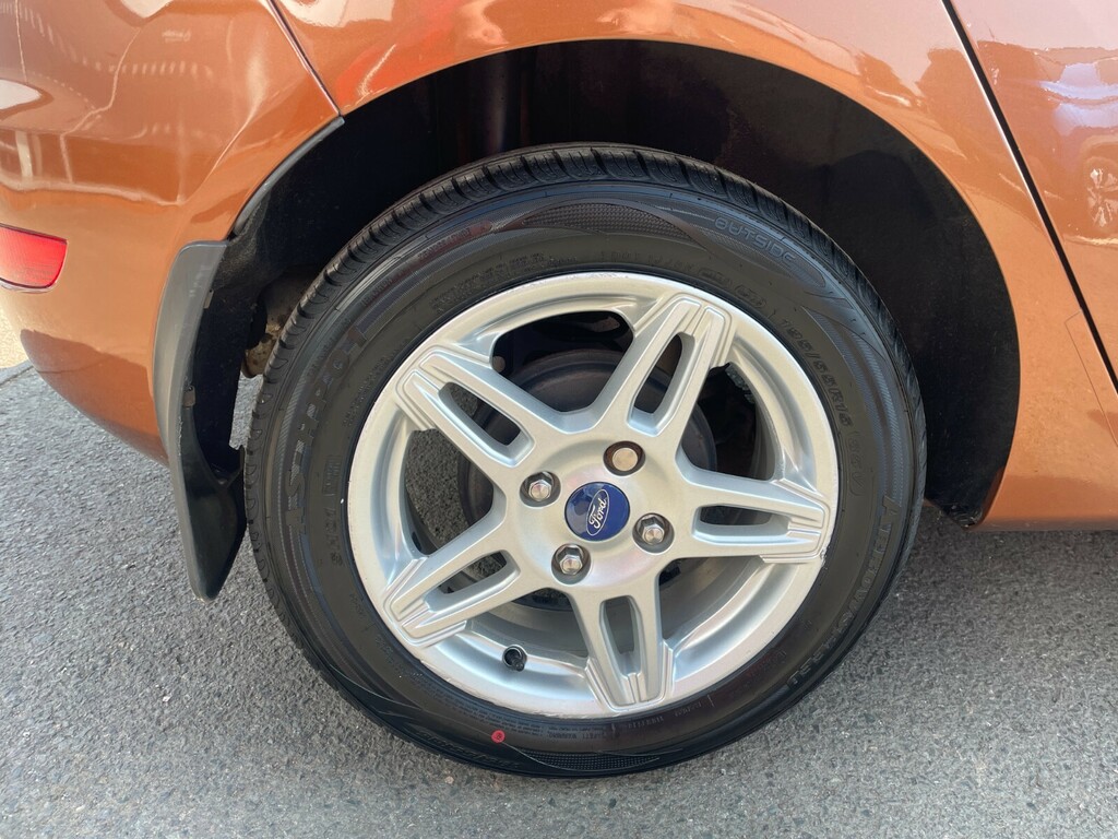 Ford Fiesta Hatchback Red #12