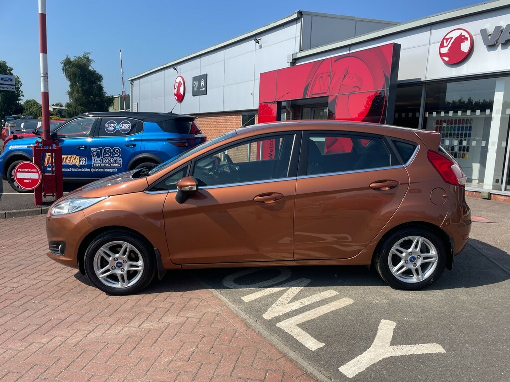 Ford Fiesta Hatchback Red #8