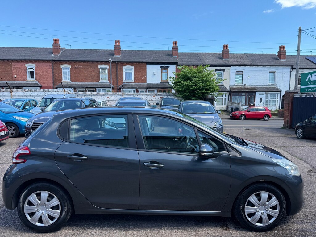 Peugeot 208 Hatchback 1.4 Hdi Access 201313 Grey #2