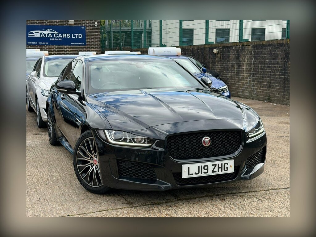 Jaguar XE 2.0D Landmark Euro 6 Ss Black