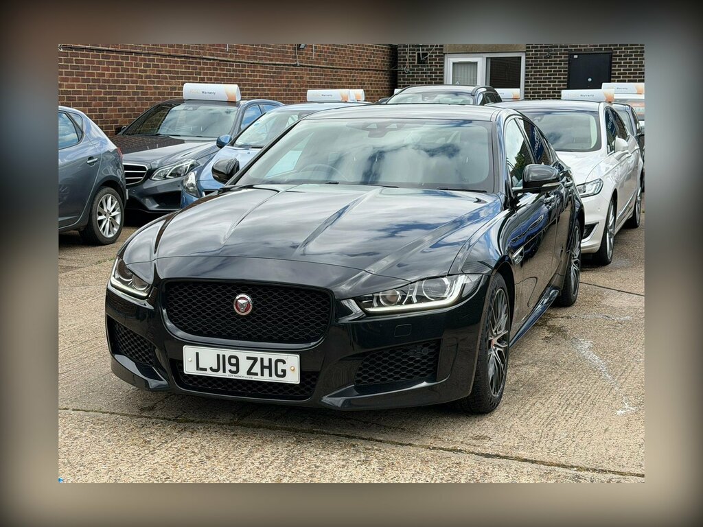 Jaguar XE 2.0D Landmark Euro 6 Ss Black #4