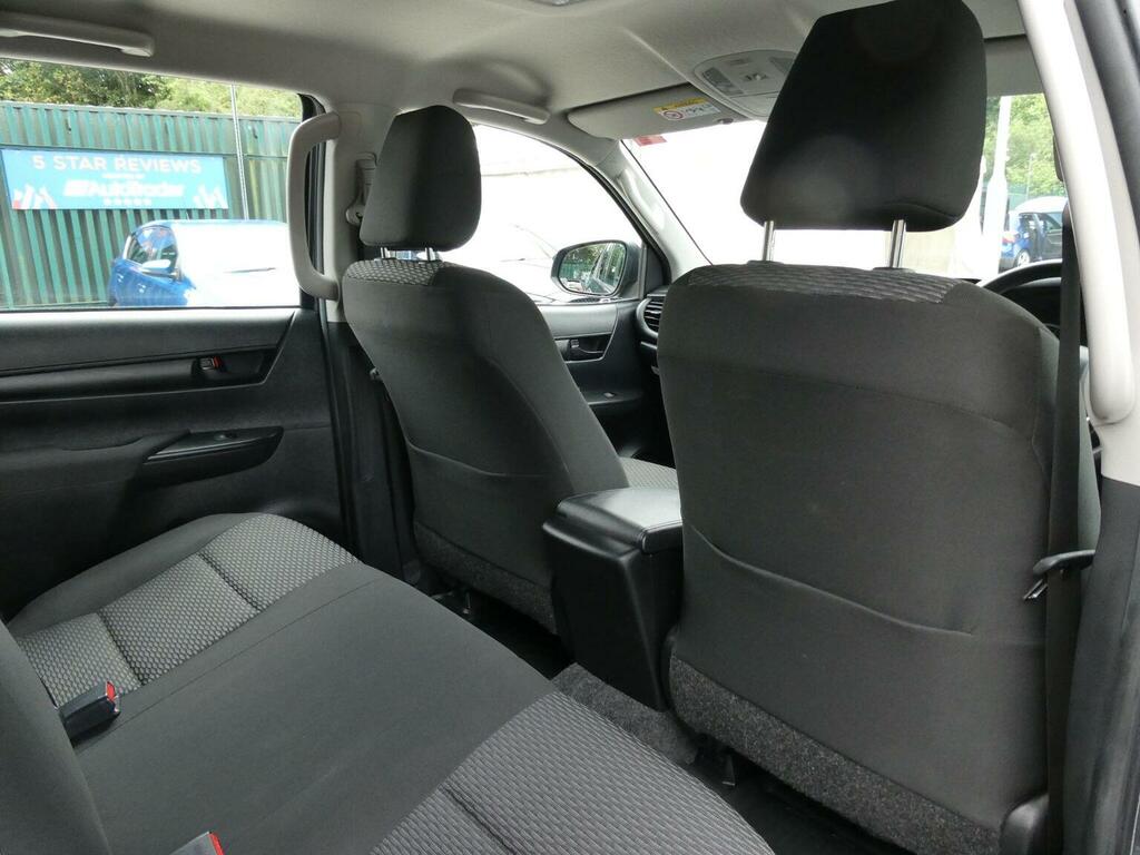 Toyota HILUX D-4d Active Pickup Extra White #39