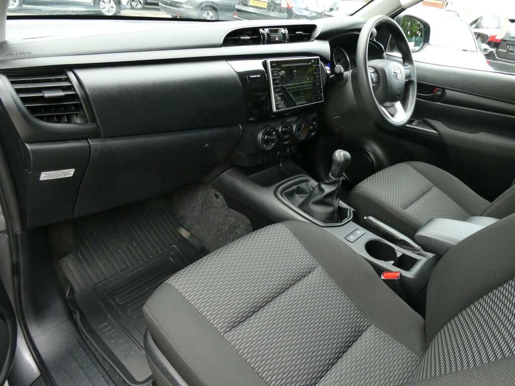 Toyota HILUX D-4d Active Pickup Extra White #40