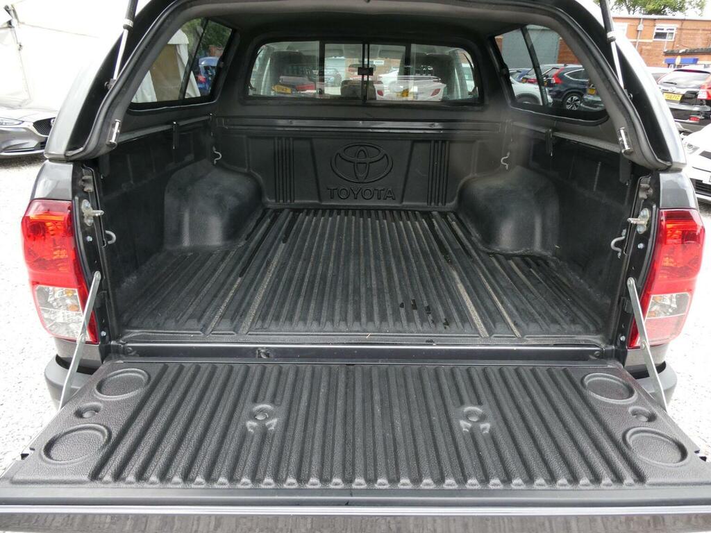 Toyota HILUX D-4d Active Pickup Extra White #9