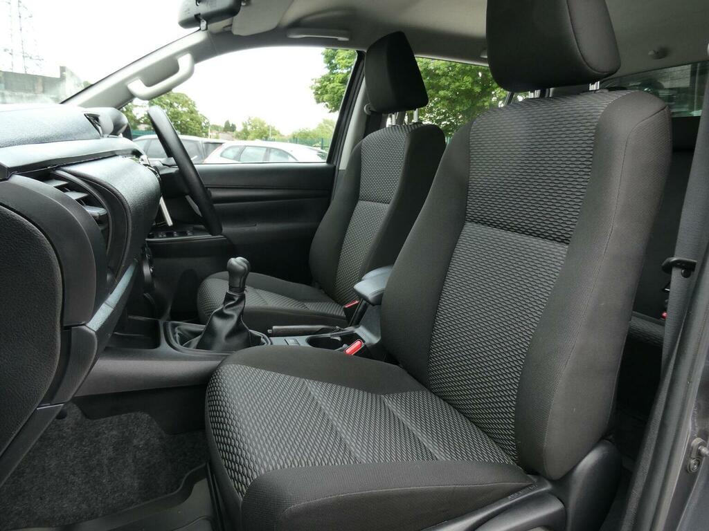 Toyota HILUX D-4d Active Pickup Extra White #23