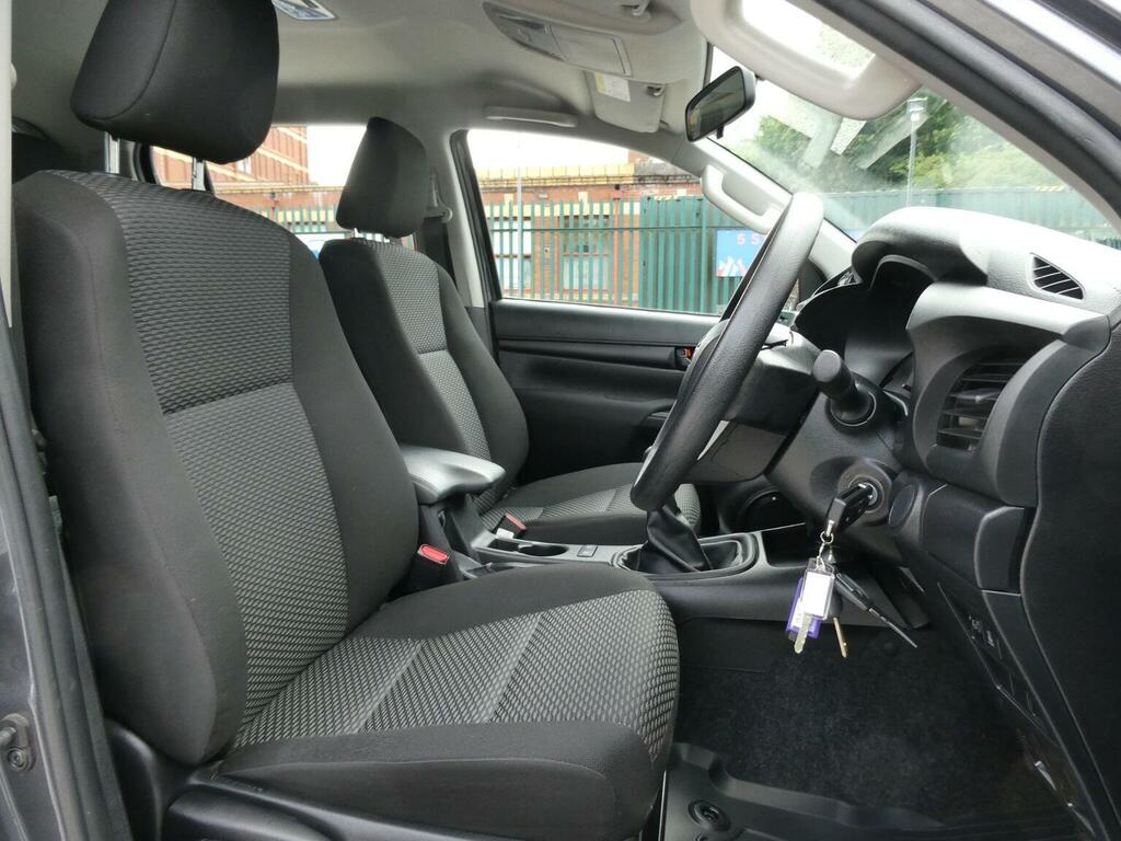 Toyota HILUX 2.4 D-4d Active 4Wd Euro 6 3.5T Grey #4