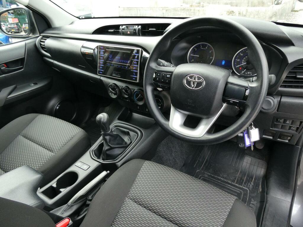 Toyota HILUX 2.4 D-4d Active 4Wd Euro 6 3.5T Grey #2