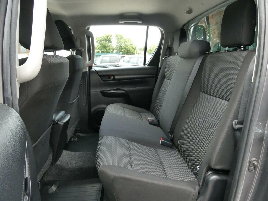 Toyota HILUX D-4d Active Pickup Extra White #29