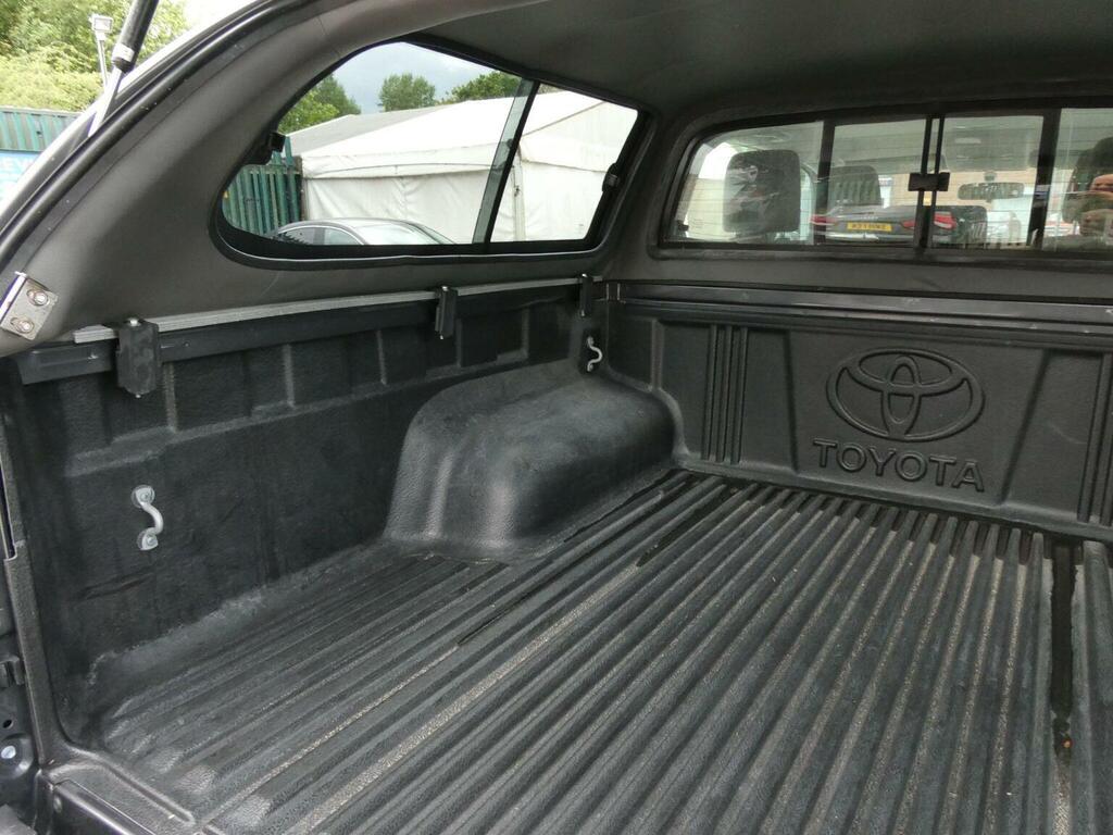 Toyota HILUX D-4d Active Pickup Extra White #37