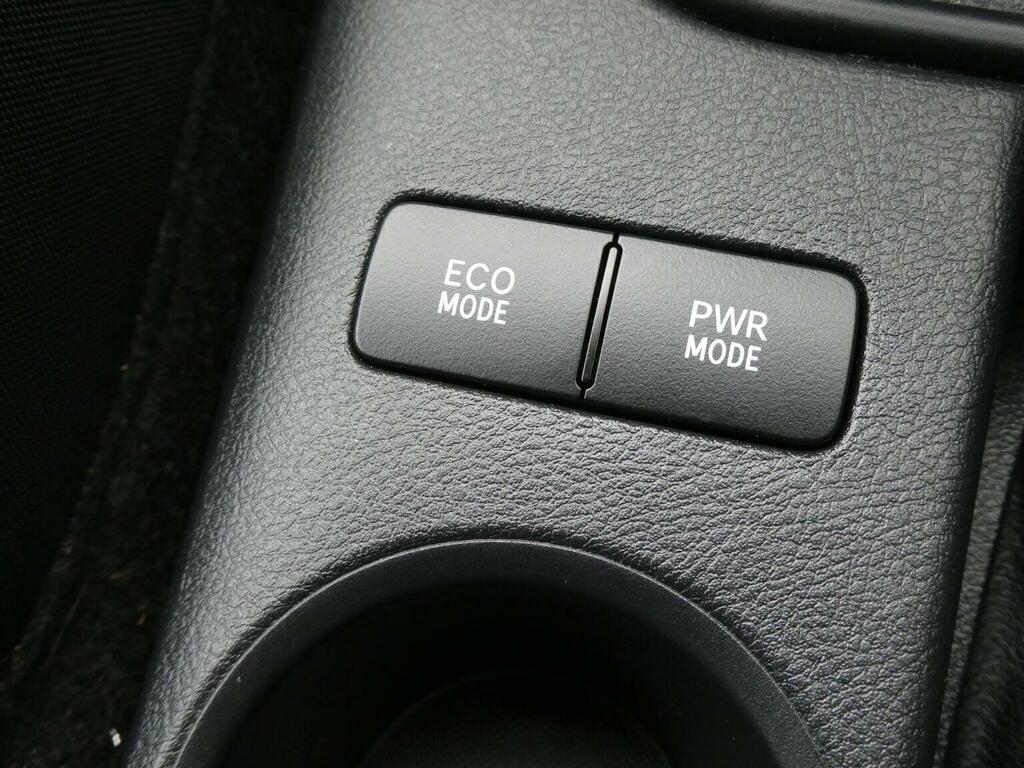 Toyota HILUX D-4d Active Pickup Extra White #21