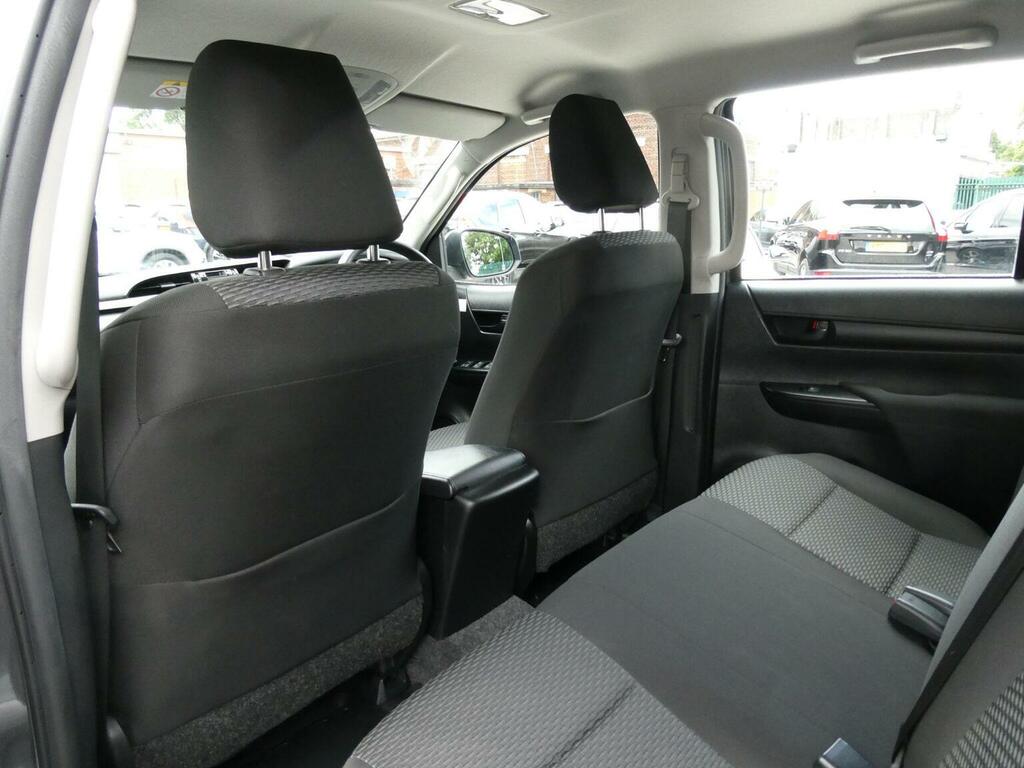 Toyota HILUX D-4d Active Pickup Extra White #38