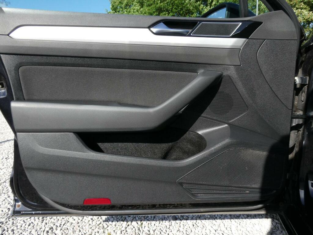 Volkswagen Passat Saloon Grey #44