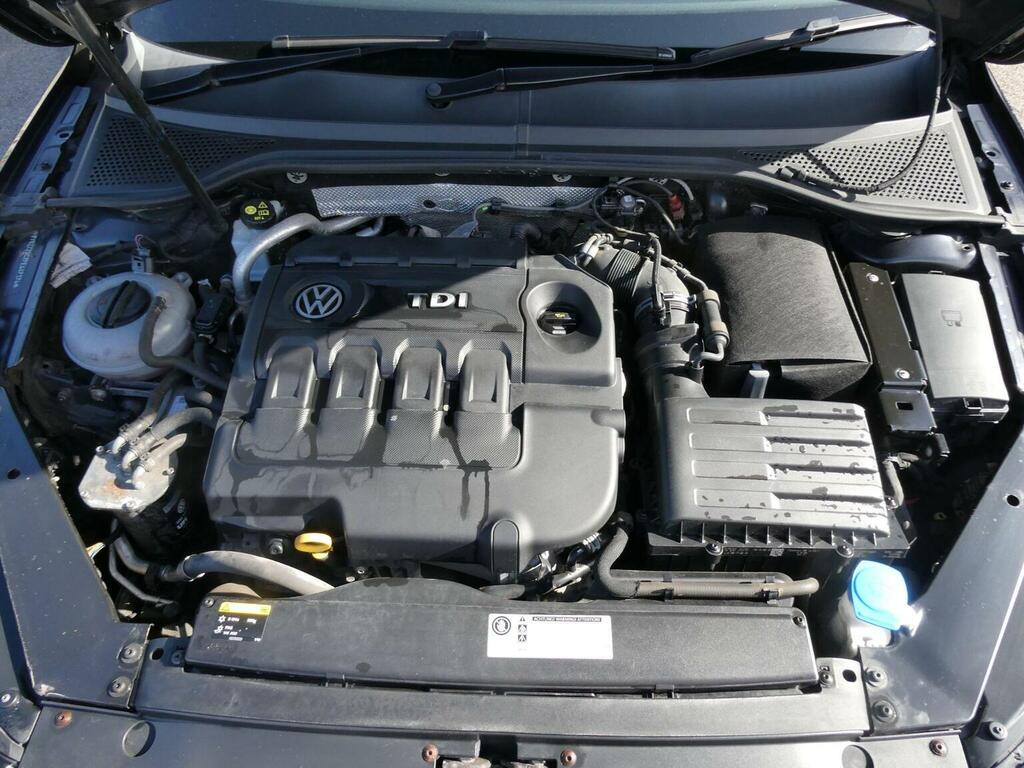 Volkswagen Passat Saloon Grey #57