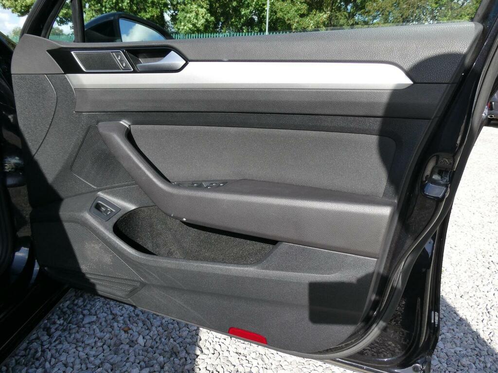 Volkswagen Passat Saloon Grey #47