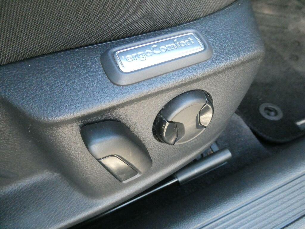 Volkswagen Passat Saloon Grey #17