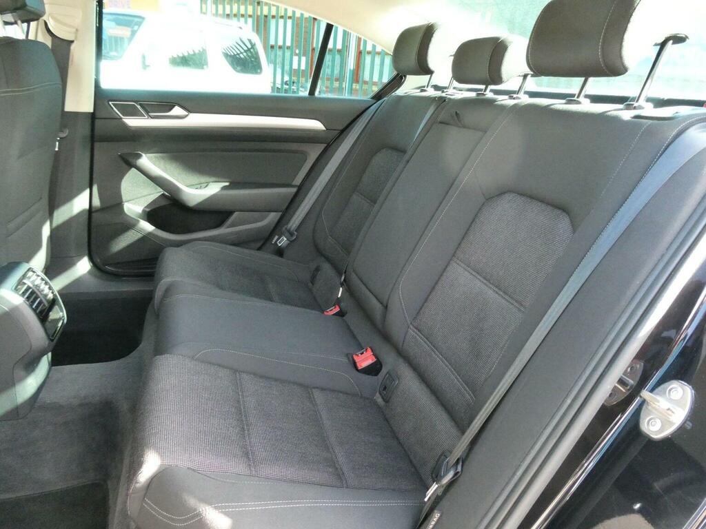 Volkswagen Passat Saloon Grey #28