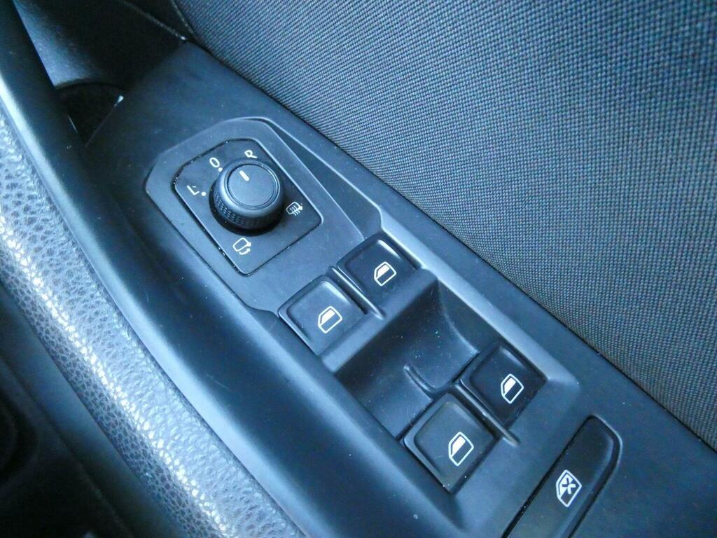 Volkswagen Passat Saloon Grey #22