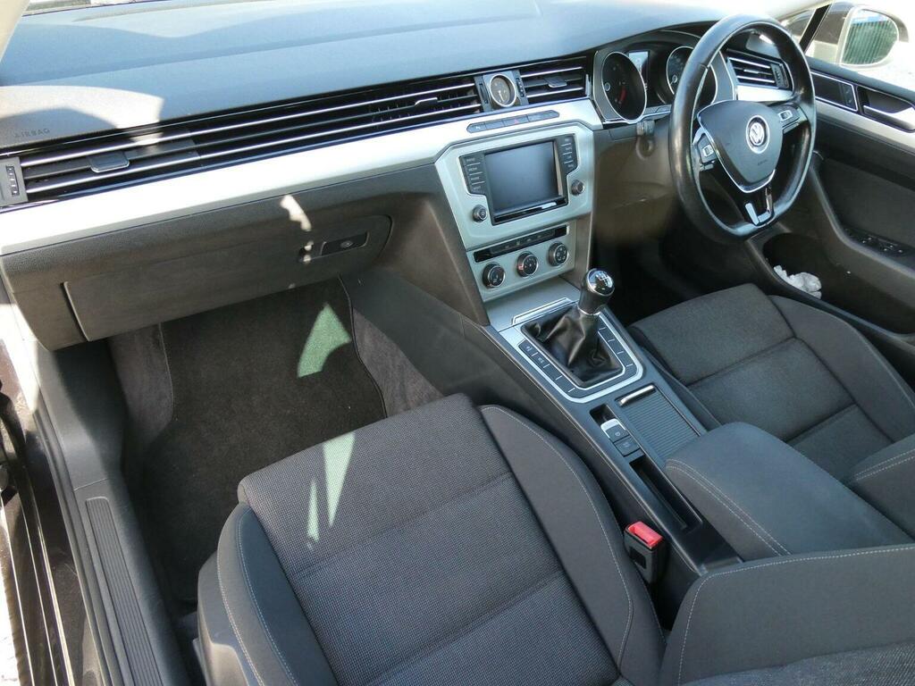 Volkswagen Passat Saloon Grey #43