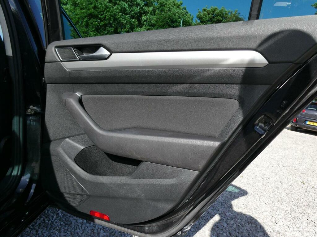 Volkswagen Passat Saloon Grey #46