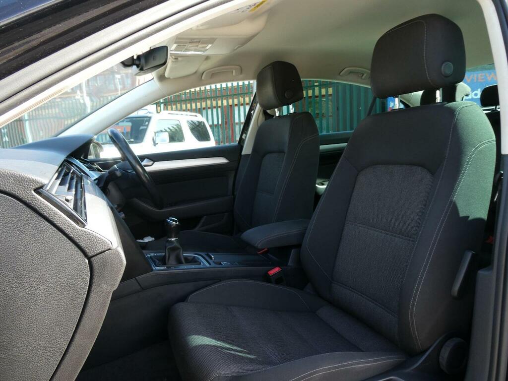 Volkswagen Passat Saloon Grey #23