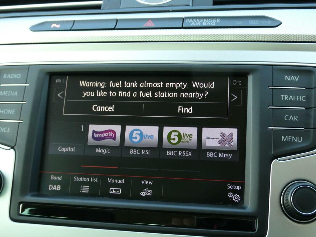 Volkswagen Passat Saloon Grey #25