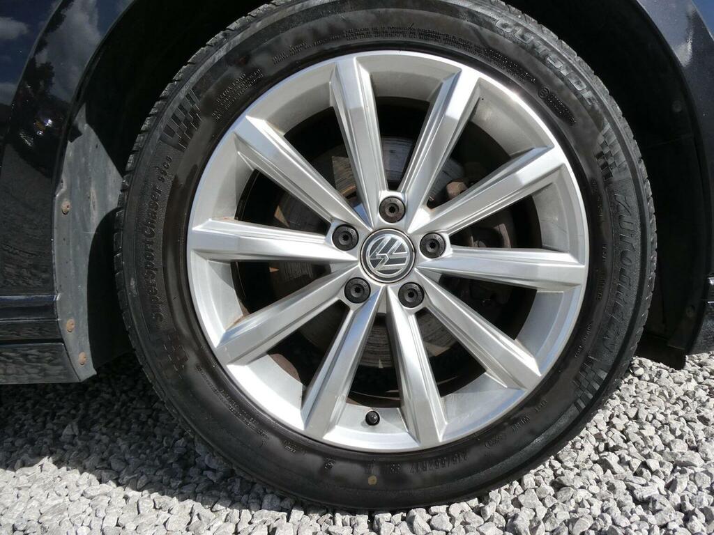 Volkswagen Passat Saloon Grey #51
