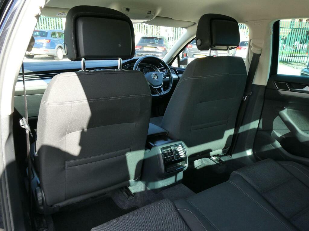 Volkswagen Passat Saloon Grey #42