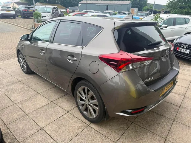 Toyota Auris Hybrid Excel NMN939D Brown #2