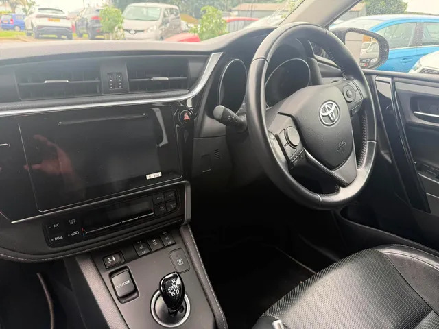 Toyota Auris Hybrid Excel NMN939D Brown #3