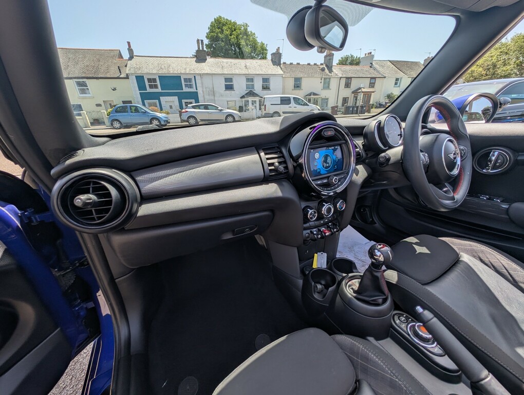 Mini Convertible 1.5 Cooper Classic II Black #26