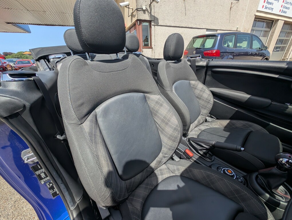 Mini Convertible 1.5 Cooper Classic II Black #14