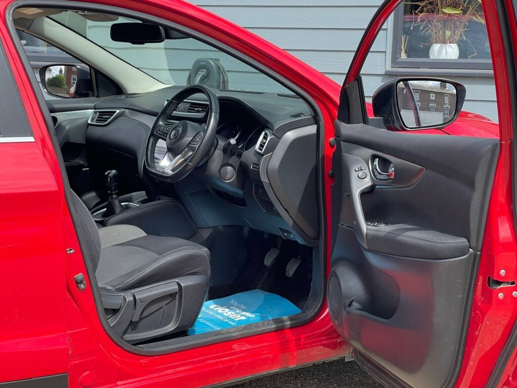 Nissan Qashqai 1.2L N-connecta BG67VWT Red #5