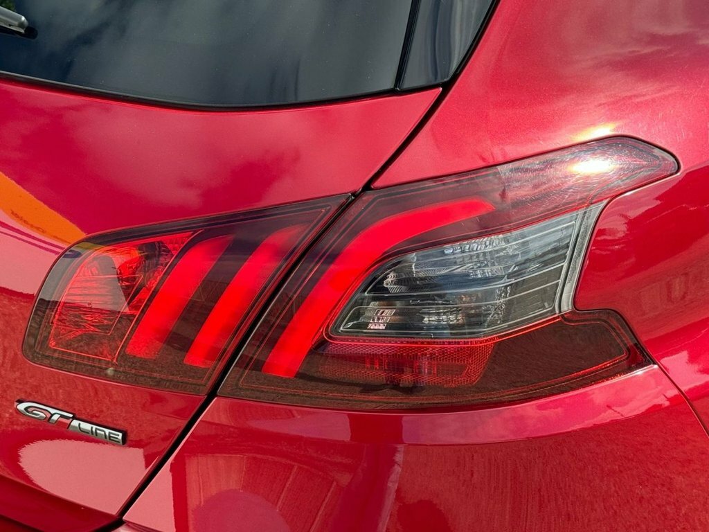 Peugeot 308 1.5L Gt Line Red #4
