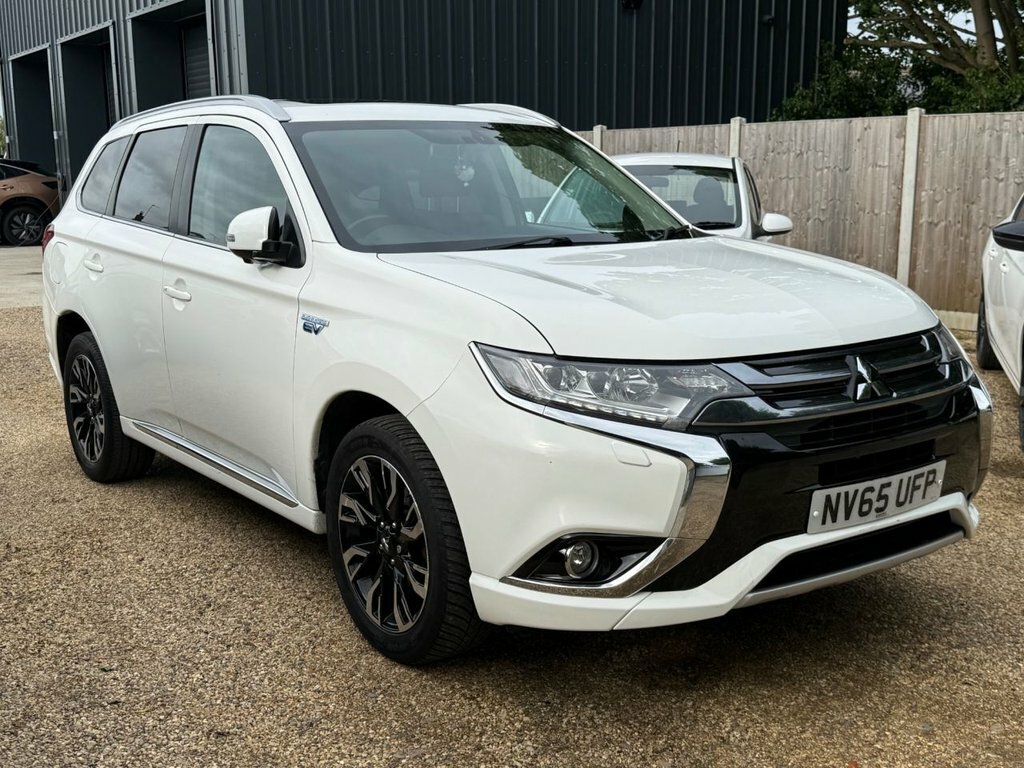 Mitsubishi Outlander 2L Gx4h White